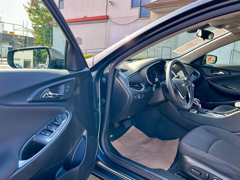 Used 2021 Chevrolet Malibu LS FWD image 9