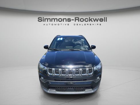 Used 2024 Jeep Compass Latitude AWD/4WD image 8