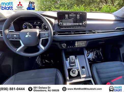 Used 2023 Mitsubishi Outlander SE image 17