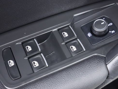 Used 2021 Volkswagen Tiguan SEL w/ 3rd Row Seat Package image 31