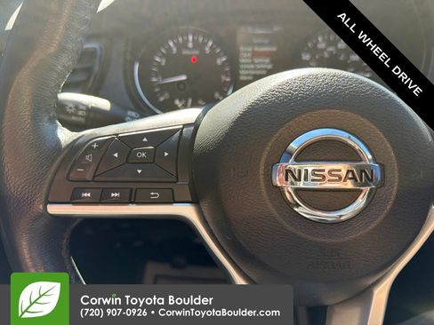 Used 2017 Nissan Rogue SV AWD/4WD image 26