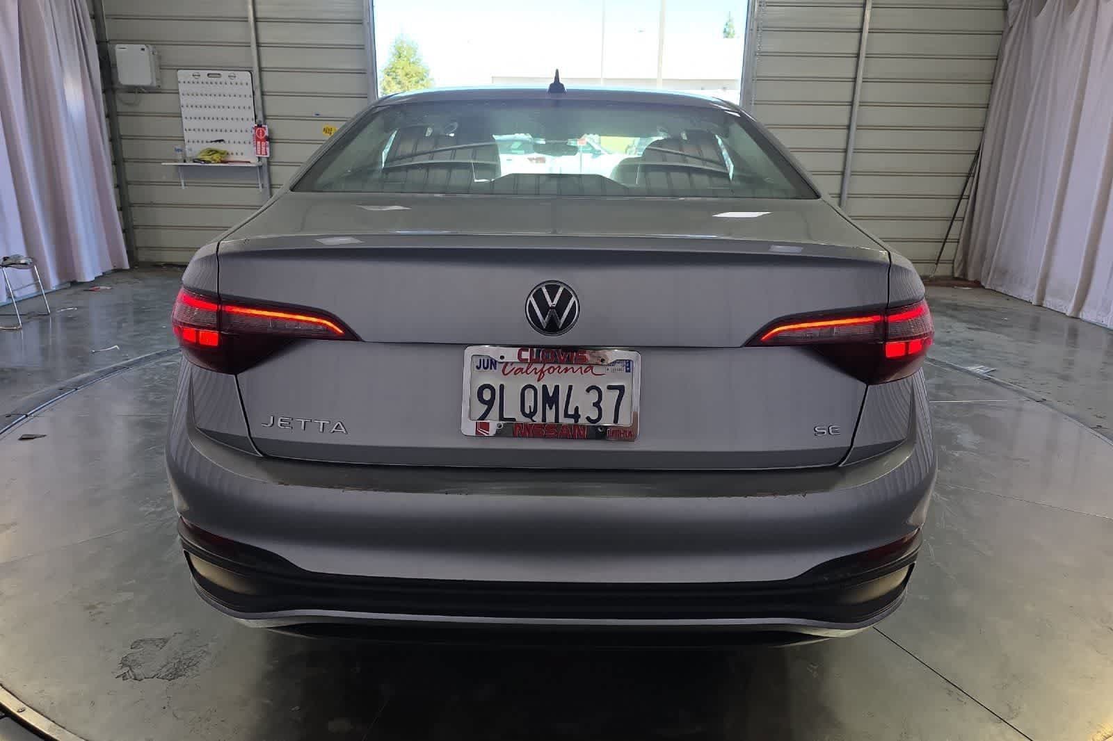 Used 2024 Volkswagen Jetta SE FWD image 8