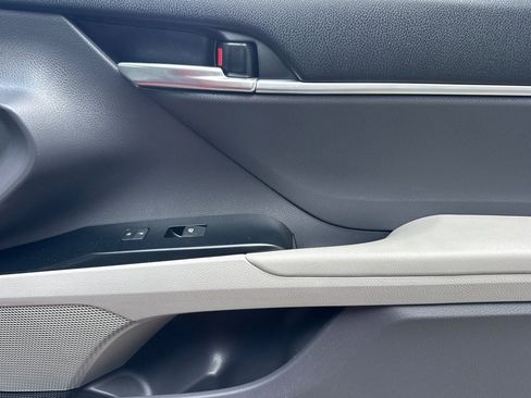 Used 2019 Toyota Camry SE w/ Convenience Package FWD image 20