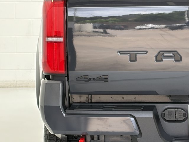 Used 2025 Toyota Tacoma TRD Off-Road AWD/4WD image 10