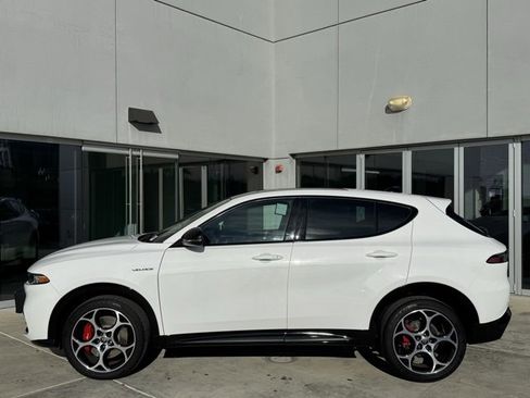 Used 2025 Alfa Romeo Tonale Veloce w/ Premium Package image 5