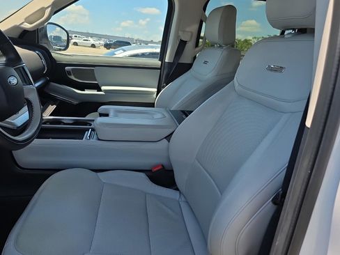 Used 2025 Ford Expedition Max Platinum w/ Driver's Package AWD/4WD image 5