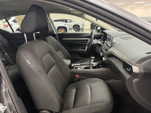 Used 2023 Nissan Altima 2.5 SV FWD image 9