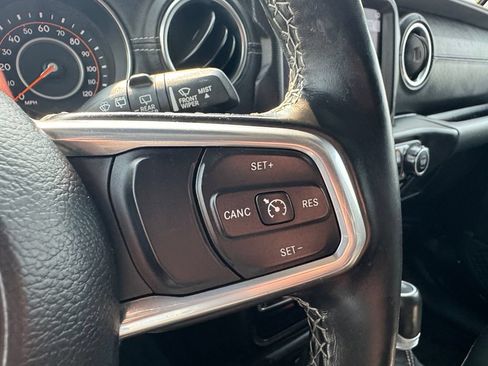 Used 2020 Jeep Wrangler Unlimited Sahara AWD/4WD image 15