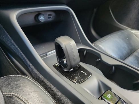 Used 2022 Volvo XC40 T5 Momentum image 19