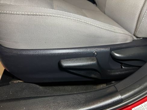 Used 2016 Toyota Corolla LE image 18