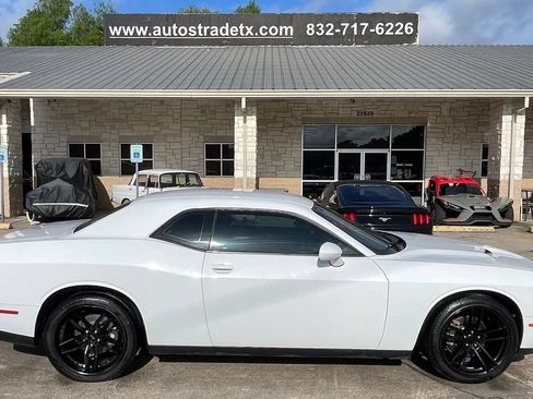 Used 2017 Dodge Challenger SXT RWD image 6