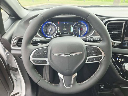 Used 2026 Chrysler Pacifica Select FWD image 22