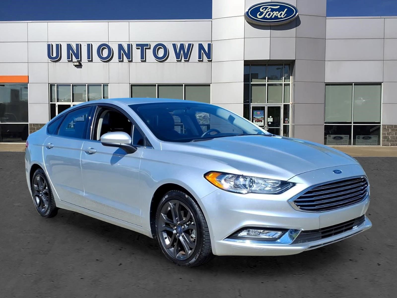 Used 2018 Ford Fusion SE w/ Equipment Group 201A FWD image 1