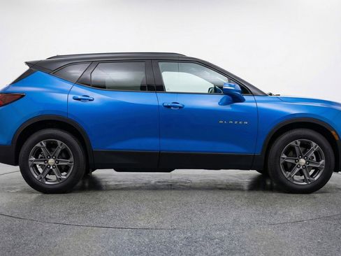 Used 2025 Chevrolet Blazer LT FWD image 8