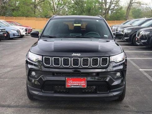 Used 2025 Jeep Compass Latitude w/ Sun & Sound Group image 4