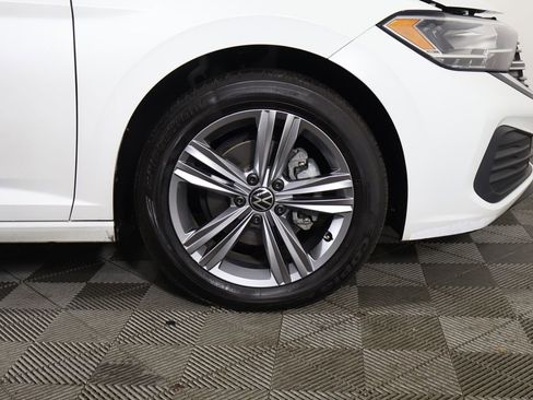 Used 2024 Volkswagen Jetta SE image 19