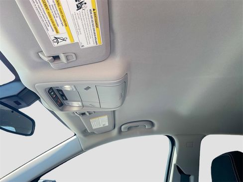 Used 2022 GMC Terrain SLE w/ Driver Convenience Package image 17