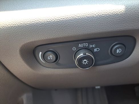 Used 2019 Chevrolet Traverse Premier w/ Driver Confidence II Package FWD image 26