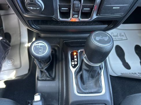 Used 2022 Jeep Wrangler Unlimited Sport AWD/4WD image 18