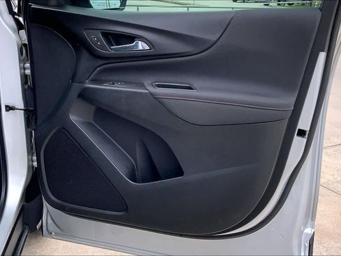 Used 2022 Chevrolet Equinox RS w/ Infotainment Package FWD image 22