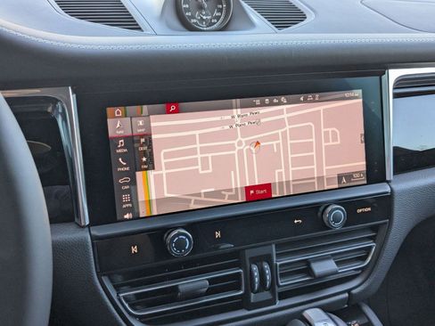 Certified 2025 Porsche Macan Turbo image 17