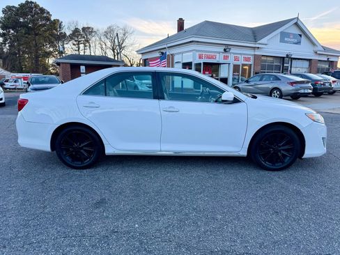 Used 2014 Toyota Camry XLE image 6