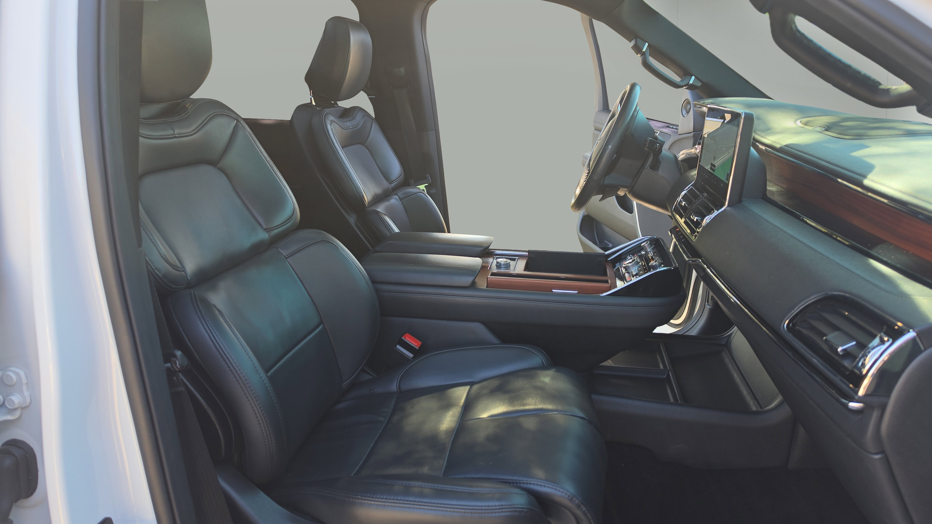 Used 2024 Lincoln Navigator Premiere AWD/4WD image 26