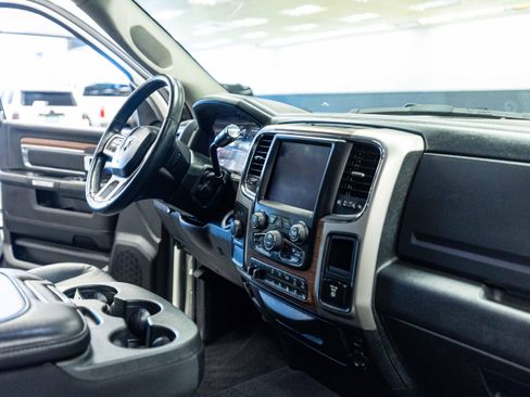 Used 2018 RAM 3500 Laramie w/ Cold Weather Group AWD/4WD image 15