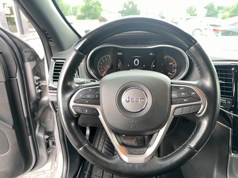 Used 2020 Jeep Grand Cherokee Overland AWD/4WD image 20
