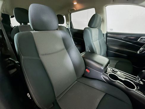 Used 2019 Nissan Pathfinder SV image 27