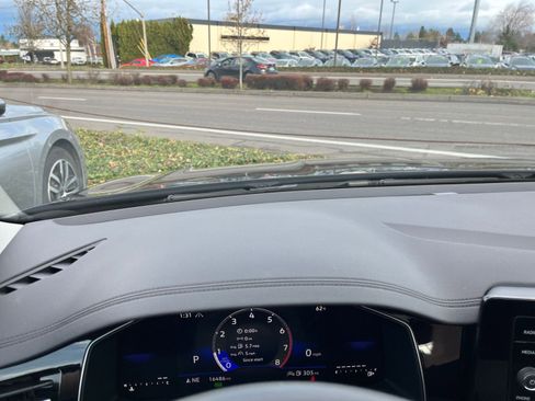 Used 2025 Volkswagen Jetta SE image 35