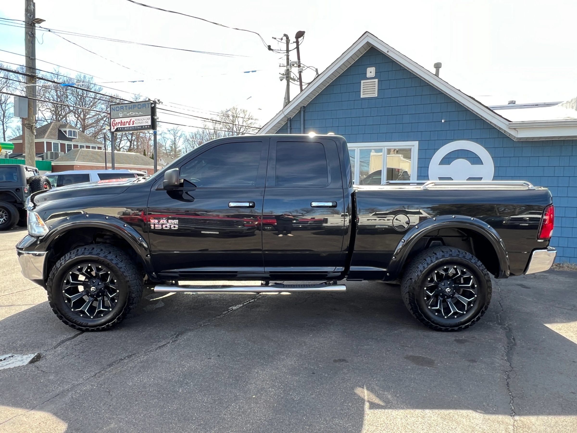 Used 2017 RAM 1500 Classic SLT AWD/4WD image 3