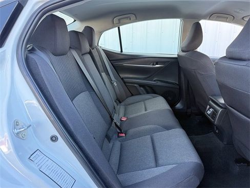 Used 2025 Toyota Camry SE image 32