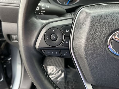 Used 2024 Toyota Venza LE image 19