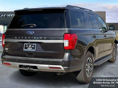 Used 2024 Ford Expedition XLT image 10