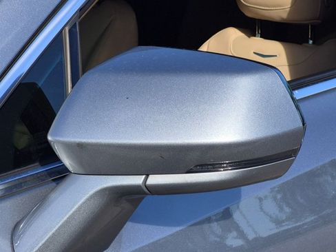 Used 2024 Cadillac XT4 Luxury w/ Cold Weather Package FWD image 7