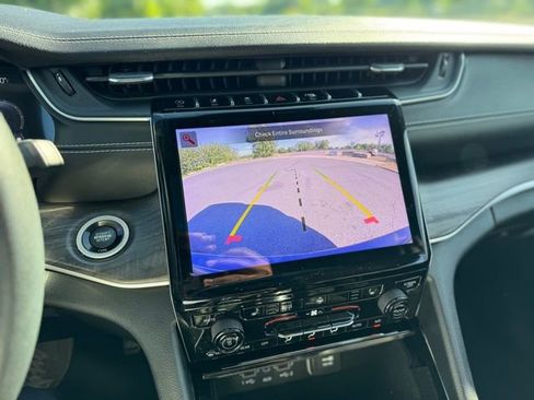 Certified 2022 Jeep Grand Cherokee Limited image 17