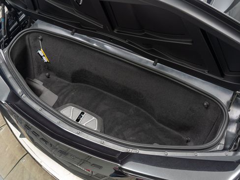 Used 2023 Chevrolet Corvette Stingray Premium Conv w/ Z51 Performance Package RWD image 12