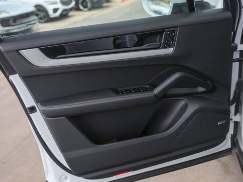 New 2025 Porsche Cayenne image 29