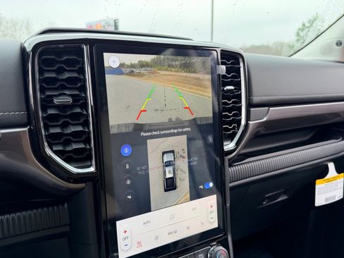 New 2025 Ford Ranger Lariat w/ FX4 Off-Road Package image 24