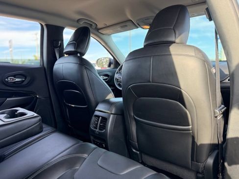 Used 2020 Jeep Cherokee Limited AWD/4WD image 17