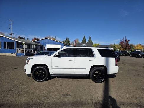 Used 2017 GMC Yukon SLT w/ Premium Edition image 8