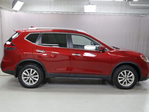 Used 2020 Nissan Rogue SV image 15