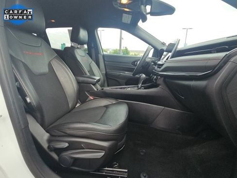 Used 2024 Jeep Compass Trailhawk image 8