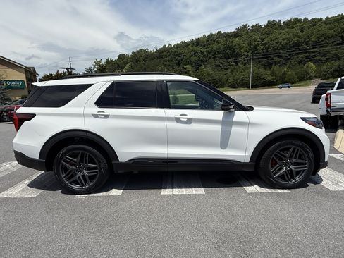 Used 2025 Ford Explorer ST AWD/4WD image 4