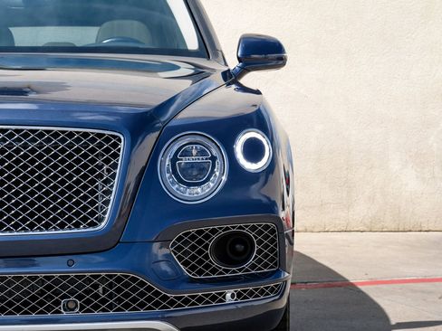 Used 2019 Bentley Bentayga AWD/4WD image 56