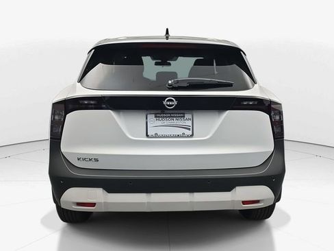Used 2025 Nissan Kicks SV image 8