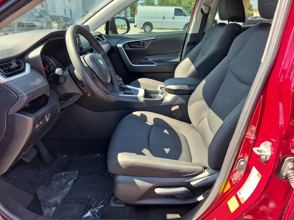 Used 2020 Toyota RAV4 LE FWD image 15