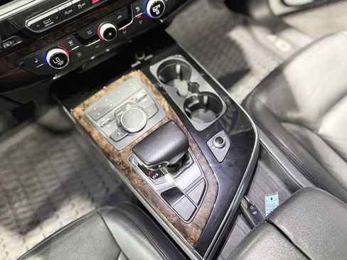 Used 2017 Audi Q7 3.0T Premium image 15