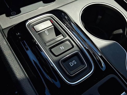Used 2025 Honda Pilot EX-L image 9
